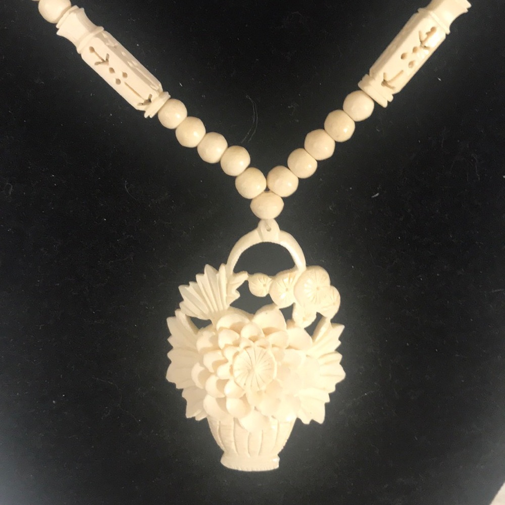 “VINTAGE” FLORAL BASKET” PENDANT Necklace. - Picture 2 of 16